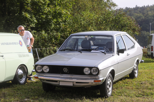 VW Passat (1974) - früher zweitüriger Passat mit Verkaufsschild - 6. Lägern Classic 2023