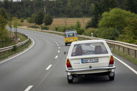 VW Passat Variant L (1974) - nicht nur einem VW Fridolin kann man mit dem 60-PS-Passat problemlos folgen auf der Landstrasse (1974)