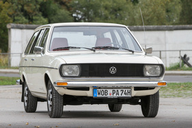 VW Passat Variant L (1974) - spätere Modelle wiesen eine gerundete Windschutzscheibe auf