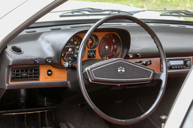 VW Passat Variant L (1974) - zwei grosse Rundinstrumente und eine kleine Uhr