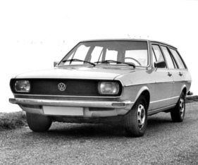 VW Passat Variant L (1976) - typical are the rectangular headlights, which were only available in the L version (1976)