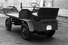 VW Plattenwagen (1948) - mit dem Plattenwagen fing alles an; auf seiner Basis zeichnete Ben Pon den ersten VW Bus.