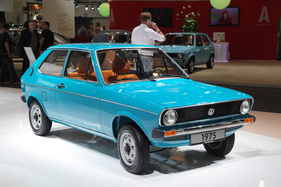 VW Polo (1975) - er fing klein und als Audi 50 an, grosse Stückzahlen wurden aber erst bei Volkswagen produziert - Techno Classica 2015
