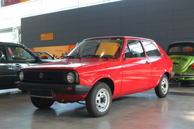 VW Polo (1981) - 3'000 Euro soll der neu aufgebaute Polo mit H-Zulassung kosten - an der Retro Classics Stuttgart 2012