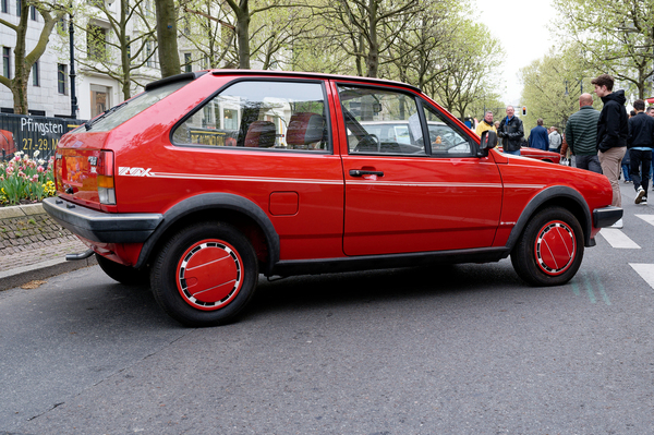 VW Polo Fox Coupé – Ab März 1986 war auch das Schrägheck als "Fox" zu haben, hier in der Farbe "Tornadorot"