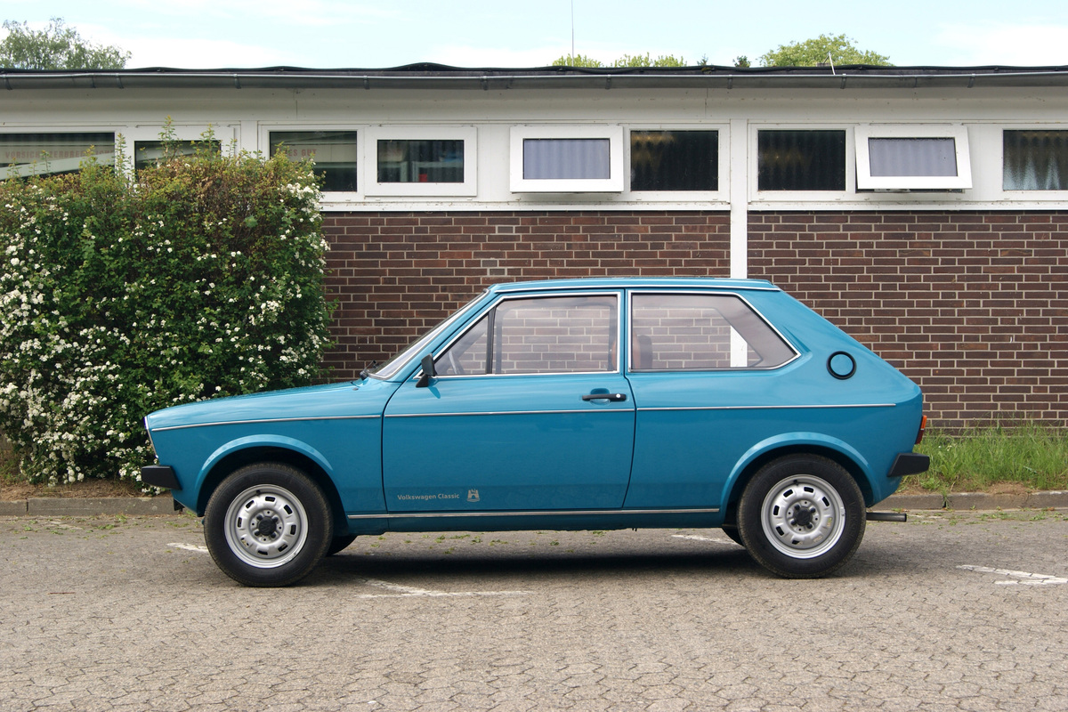 VW Polo L (1975) – Kompakt: mit 3,50 m über 20 cm kürzer als der Golf bei nur 6,5 cm kürzerem Radstand