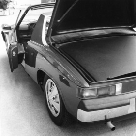 VW-Porsche 914 (1970) - das Targadach wird oben im Kofferraum untergebracht