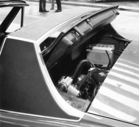 VW-Porsche 914 (1970) - die Zugänglichkeit zum Mittelmotor ist mittelmässig