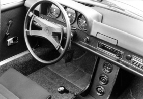 VW-Porsche 914/2.0 (1972) - Blick auf den Fahrerarbeitsplatz - alles gut greif- und einsehbar