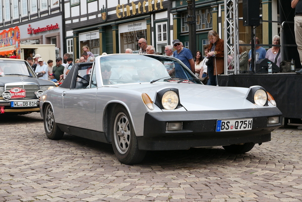 VW Porsche 914/4 als modellgepflegte Version von 1975 mit gummiummantelten Stoßfängern – Einbecker Oldtimertage 2025