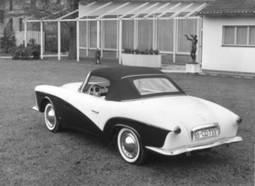 VW Rometsch (1957) - mit zweifarbiger Karosserie aufgespanntem Dach