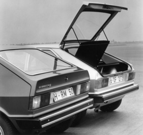 VW Scirocco (1975) - Heckansicht mit offener und geschlossener Heckklappe