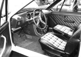 VW Scirocco TS - Blick in das hübsch ausstaffierte Interieur, als LS 14'040 Franken, als TS 14'800 Franken teuer - am Genfer Automobilsalon 1974