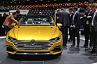 VW Sport Coupé Concept - wird interessiert beobachtet - auf dem Genfer Automobilsalon 2015