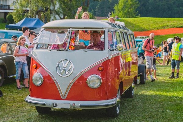 Image: VW T1 (1950) - VW meeting in Château d'Œx 2017