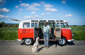 VW Transporter T1 (1960) - Besitzer mit seinem besten des Menschen