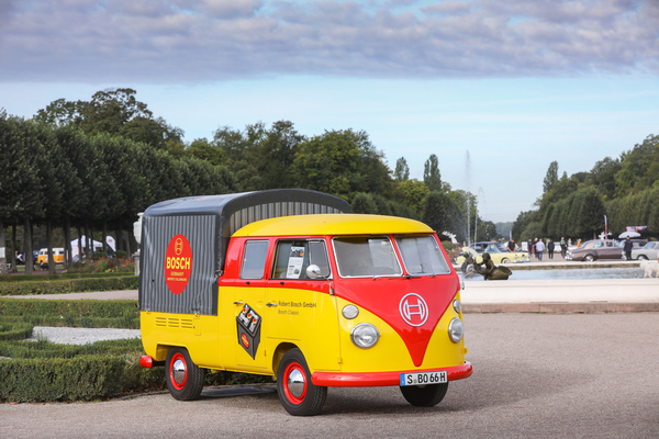 VW Transporter Typ 2 (1967) - wirbt für Bosch - 19. ASC Classic-Gala Schwetzingen 2023