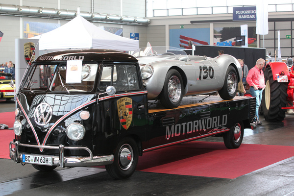 VW Transporter und Porsche 550 Spyder Replica bei Motorworld - Motorworld Classics Bodensee 2019