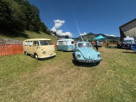 VW Typ 1 Käfer 1303 (1972) - mit Eriba Puck-Wohnwagen (1972)