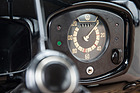VW Typ 11 (1948) - Schaltmarken auf dem Tacho, bei etwa 3000 Umdrehungen soll der nächste Gang eingelegt werden