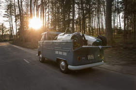 VW Typ 2 T1 Pritschenwagen (1965) - Fahrt in die Abendsonne