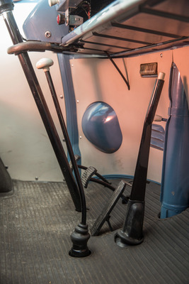 VW Typ 2 T1 Pritschenwagen (1965) - Pedalerie und langer Schalthebel