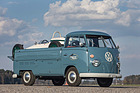 VW Typ 2 T1 Pritschenwagen (1965) - für einen Formel-V-Rennwagen reicht die Länge der Ladefläche nicht ganz aus