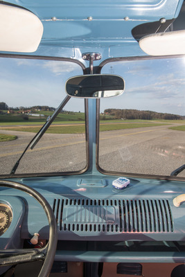 VW Typ 2 T1 Pritschenwagen (1965) - plane Frontscheiben, getrennt durch einen Mittelsteg