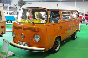 VW Typ 2 T2 (1972) - Westfalia-Camping-Bus - ganz schön blumig - Motorworld Classics Bodensee 2019