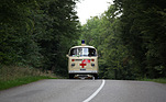 VW Typ 27 Bus (1973) - die medizinische Versorgung ist gesichert - RAID Suisse-Paris 2012