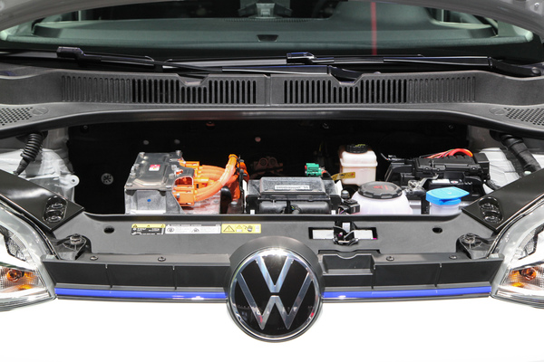 VW e-UP! (2019) - Blick in den Motorraum - IAA in Frankfurt 2019
