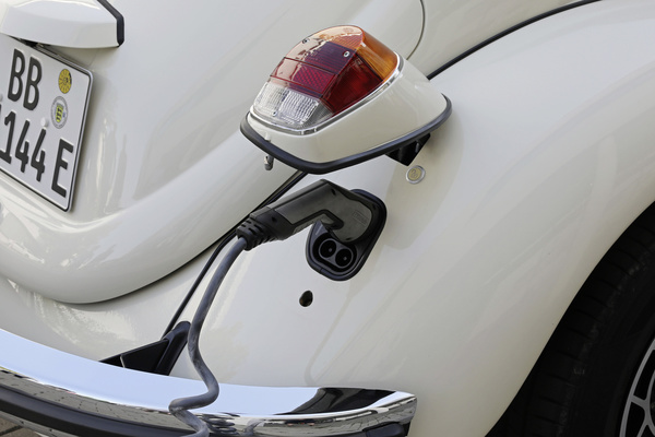 VW eKäfer - Ladebuchse unter dem Rücklicht