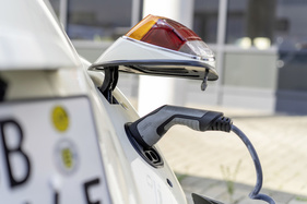 VW eKäfer - Ladevorrichtung unter dem Rücklicht VW eKäfer - Ladevorrichtung unter dem Rücklicht