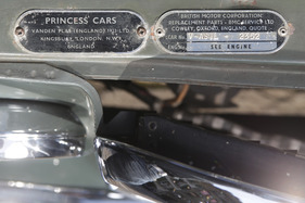 Vanden Plas Princess 1100 (1965) - Princess- und BMC-Plaketten