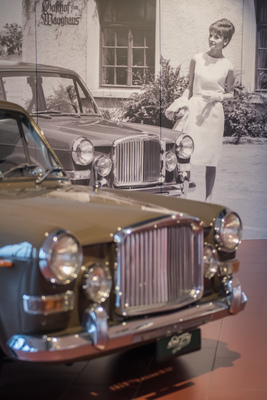 Vanden Plas Princess (1968) - vor dem Gasthof Waaghaus