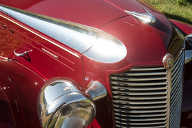 Vauxhall 12-4 (1947) - grosszügige Chromapplikationen