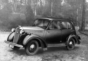 Vauxhall 12-4 (1947) - viertürig, mit zwei Seitenfenstern