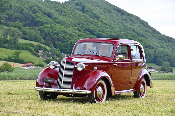 Bild: Vauxhall 12-4 Saloon (1947) - als Lot 139 an der Versteigerung der Oldtimer Galerie Toffen am 15. Oktober 2022
