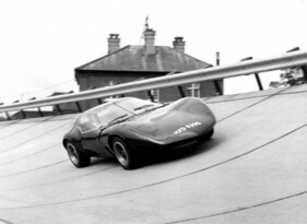 "HXD 929D" in der Steilkurve des "Vauxhall Motors Research and Test Centre" in Luton-Chaul End