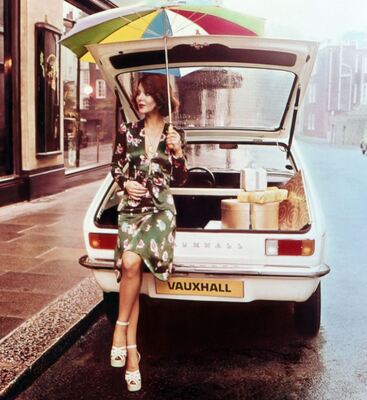 Vauxhall in the seventies - the car is white, but the umbrella is colored - special exhibition "Colors" at the Emil Frey Classic Center Museum 2023