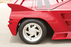 Vector W8 (1992) - Hinterräder (angeboten an der RM Auction Monterey 2014)