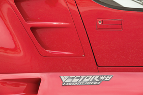 Vector W8 (1992) - Türschloss (angeboten an der RM Auction Monterey 2014)