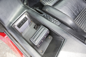 Vector W8 (1992) - Wählheber für die Wandlerautomatik (Wagen angeboten an der RM Auction Monterey 2014)