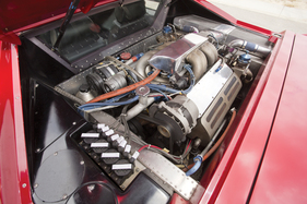 Vector W8 (1992) - der V8-Motor ist quer eingebaut (angeboten an der RM Auction Monterey 2014)