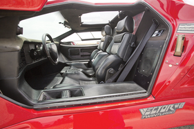 Vector W8 (1992) - die Sitze kamen von Recaro (angeboten an der RM Auction Monterey 2014)
