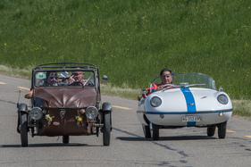 Velorex 250 (1948) und rechts davon ein Buckel Dart auf Goggomobil Basis - Mirco Cars zu Besuch am GP Mutschellen 2018