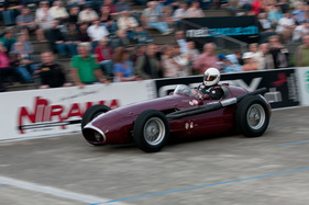 Veranstalter Georg Kaufmann im Maserati 250 F (1956) - Indianapolis in Oerlikon 2011