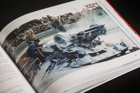 Verbrannter Rennwagen - Buch «Herbert Müller "… alles zu langsam!”»