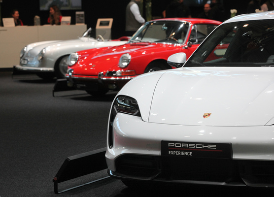 Vergangenheit und Zukunft des Hauses Porsche? Taycan (Elektro) und Modelle 911/356 - Retro Classics Stuttgart 2020
