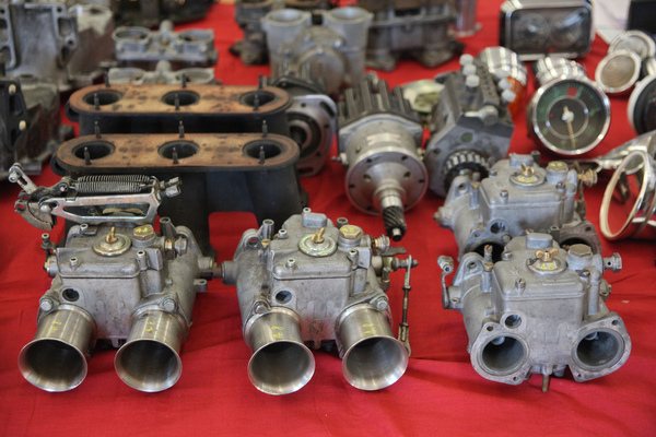 Carburetors, starters and all kinds of other parts - at the classic car fair in St. Gallen
